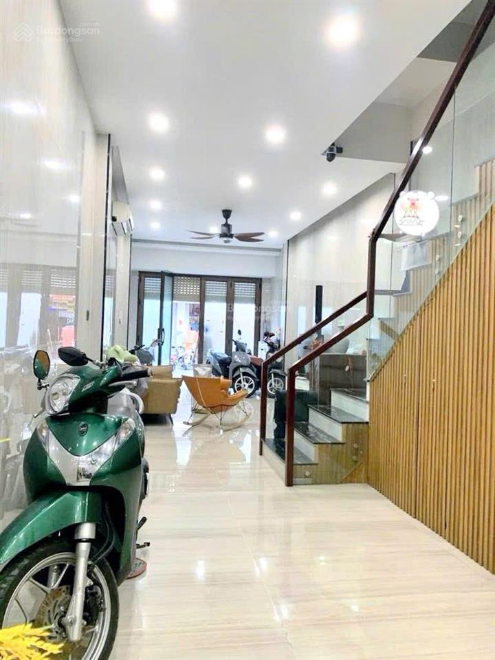 Nhà trung quận 11  chủ đi nước ngoài bán gấp  mặt tiền đường thái phiên  full nội thất.
