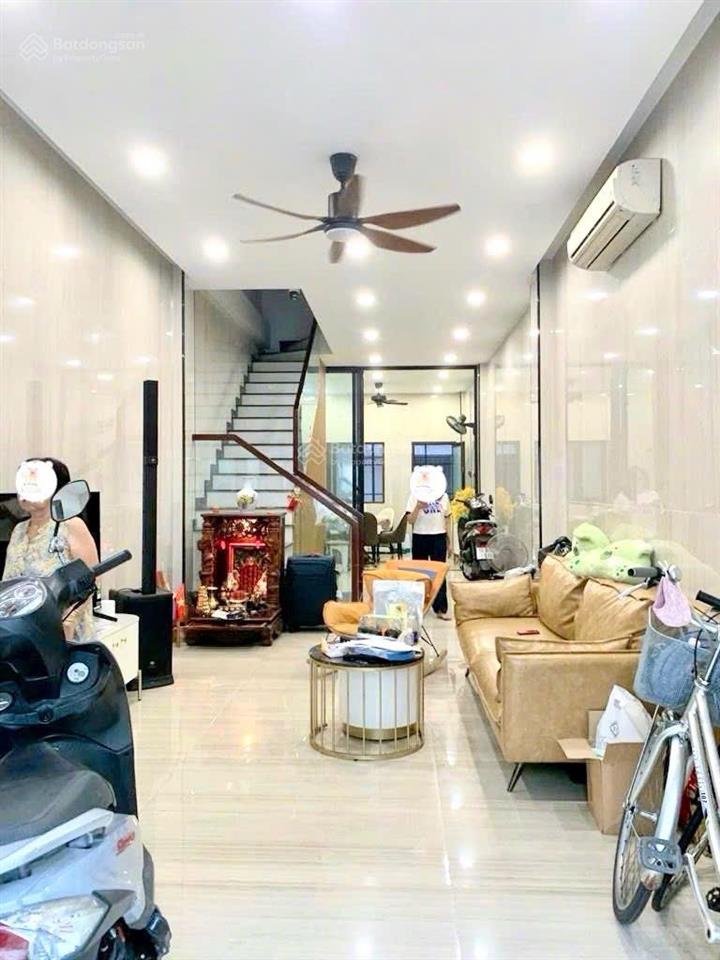 Nhà trung quận 11  chủ đi nước ngoài bán gấp  mặt tiền đường thái phiên  full nội thất.