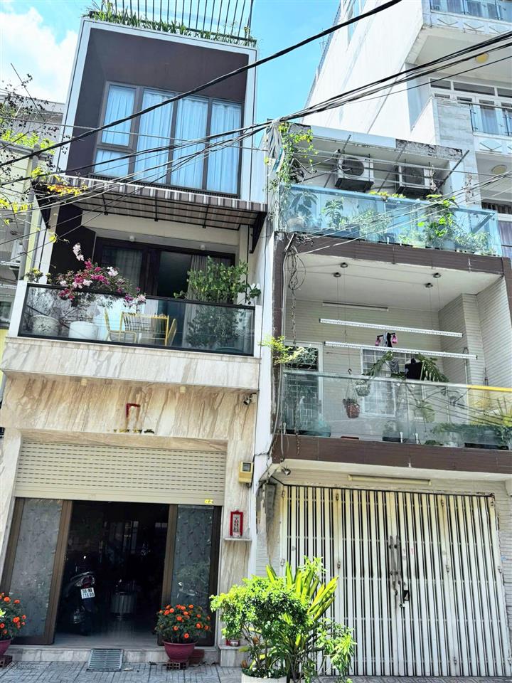 Nhà trung quận 11  chủ đi nước ngoài bán gấp  mặt tiền đường thái phiên  full nội thất.