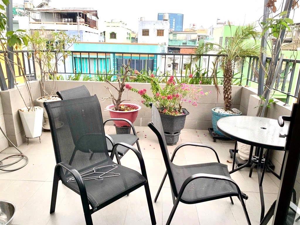 Nhà trung quận 11  chủ đi nước ngoài bán gấp  mặt tiền đường thái phiên  full nội thất.