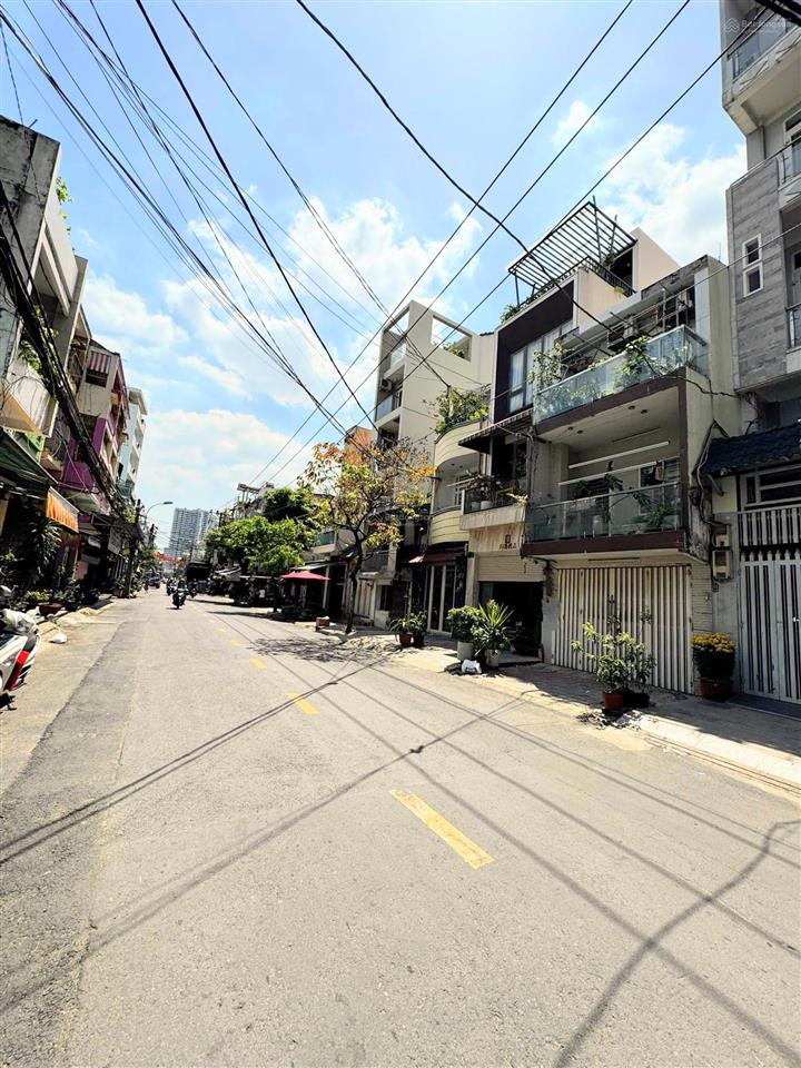 Nhà trung quận 11  chủ đi nước ngoài bán gấp  mặt tiền đường thái phiên  full nội thất.