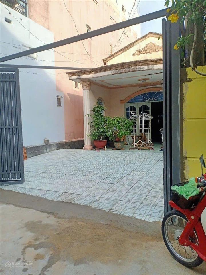 Cho thuê nhà sân vườn, hẻm thông xe hơi, sát hoàng diệu trung tâm thủ đức