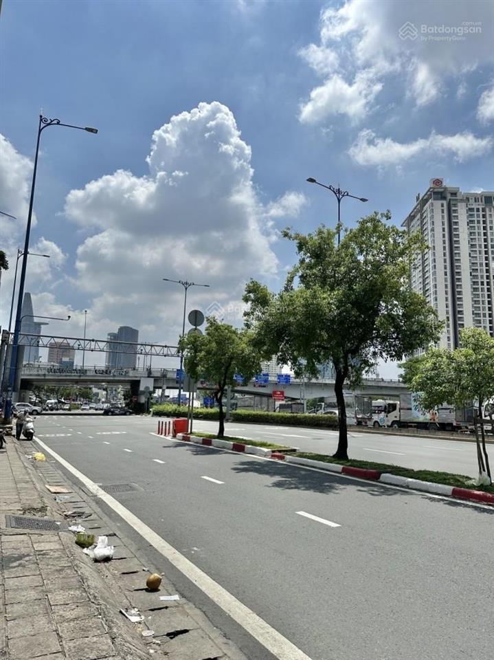 Võ văn kiệt  quận 1  nhà 2 tầng tiện xây mới  3,7x10m  sổ vuông  gần mặt tiền  trước nhà 3,5m