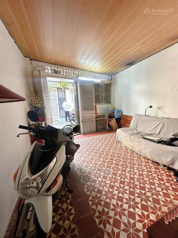 Võ văn kiệt  quận 1  nhà 2 tầng tiện xây mới  3,7x10m  sổ vuông  gần mặt tiền  trước nhà 3,5m