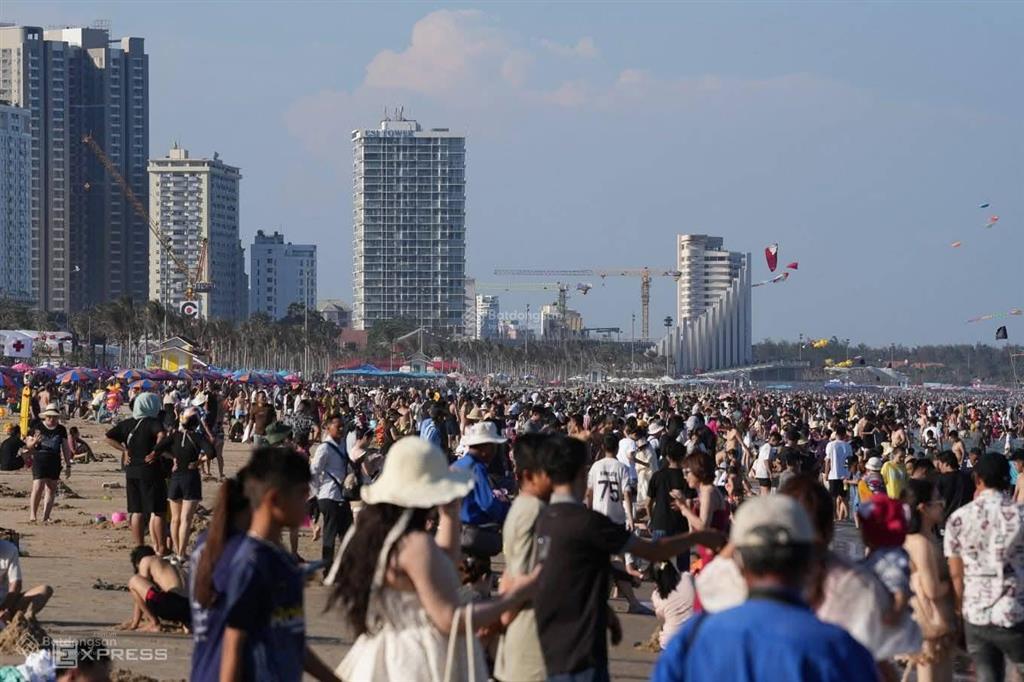 Bán 2.500 m2 đất xây khách sạn, chung cư cao tầng, mặt tiền bãi sau vũng tàu cách biển 500 mét