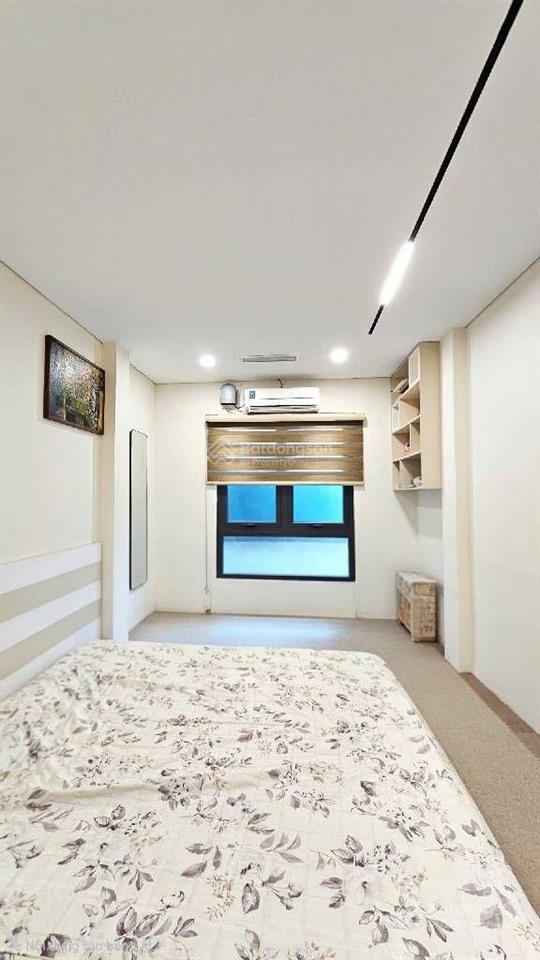 Phương mai mặt phố kinh doanh  2 thoáng trước sau  7 tầng thang máy.