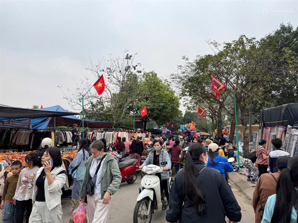 Bán nhà 3 tầng trung tâm thị trấn chi đông  cách chợ 100m  chỉ việc xách vali về ở