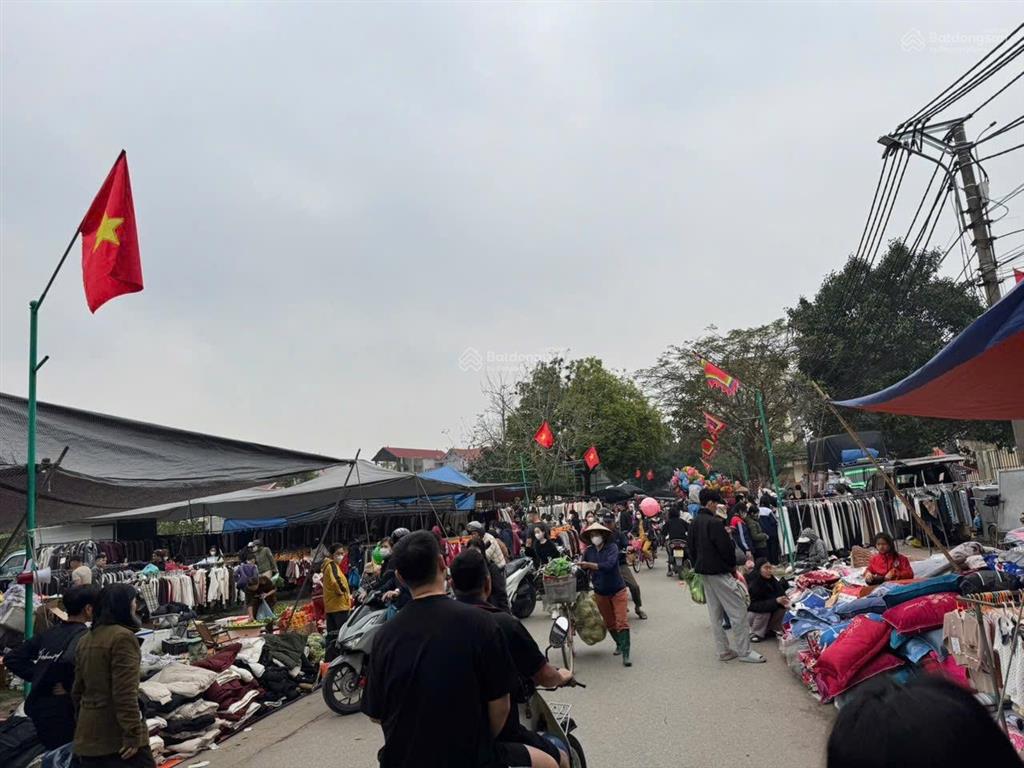 Bán nhà 3 tầng trung tâm thị trấn chi đông  cách chợ 100m  chỉ việc xách vali về ở