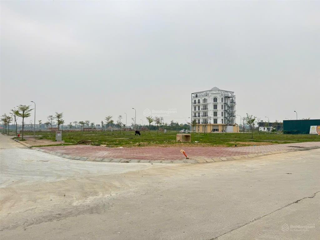 Bán đất thôn bạch đa, xã tiến thắng, tp hn. dt 100m2, giá 2,5 tỷ. gần kdt kim hoa, xe vf3 đỗ