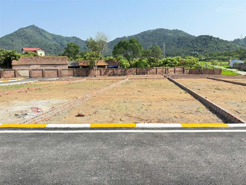 Bán đất thôn phú thịnh, minh phú, sóc sơn. đường trải nhựa. gần việt phủ thành chương