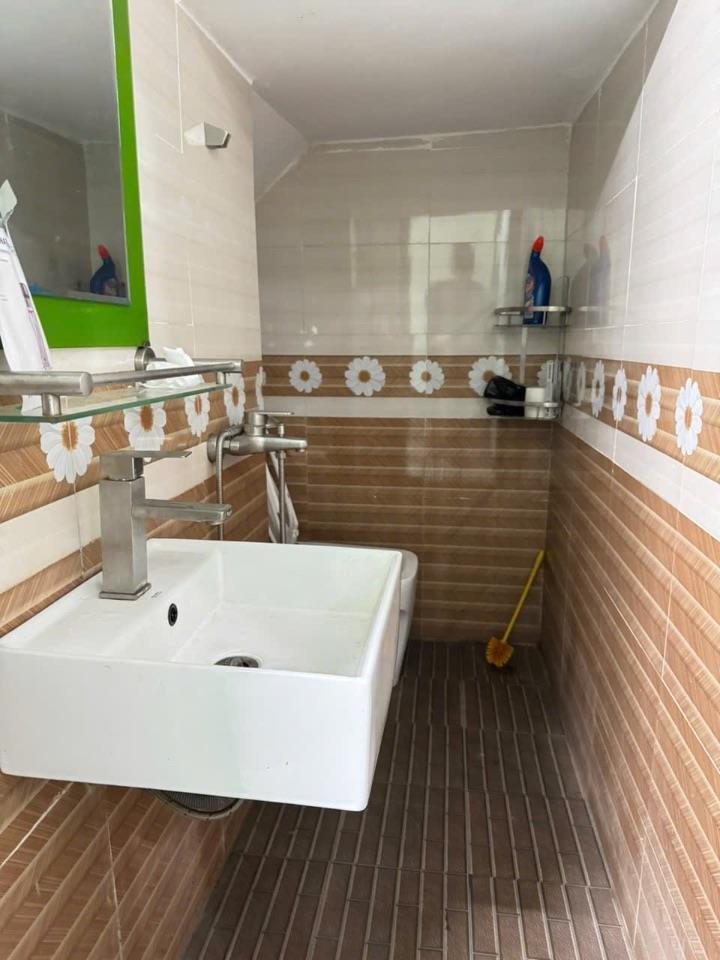 Bán nhà 3 tầng trung tâm thị trấn Chi Đông, Mê Linh, mặt chợ kinh doanh sầm uất. DT 43m
