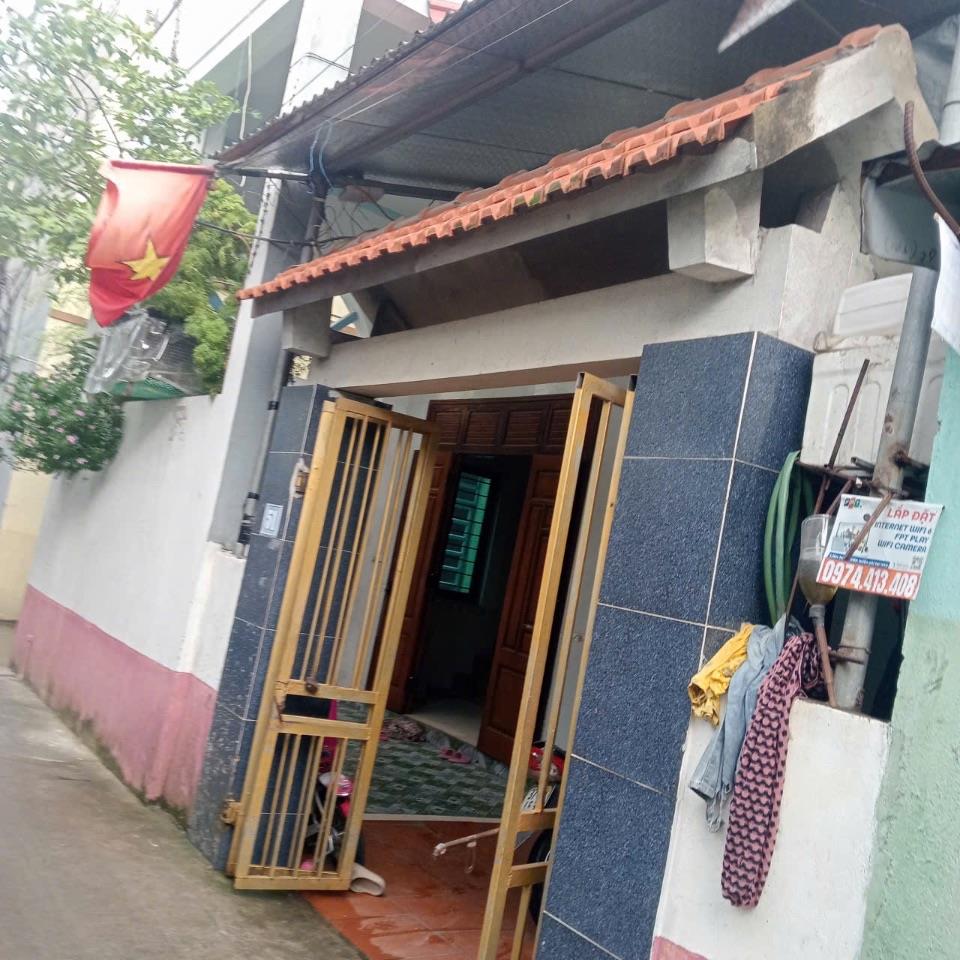 Bán nhà C4 tổ 6, Quang Minh, có gác xép, 2 phòng ngủ. Gần KCN.l DT 40m, chưa tới 3 tỷ