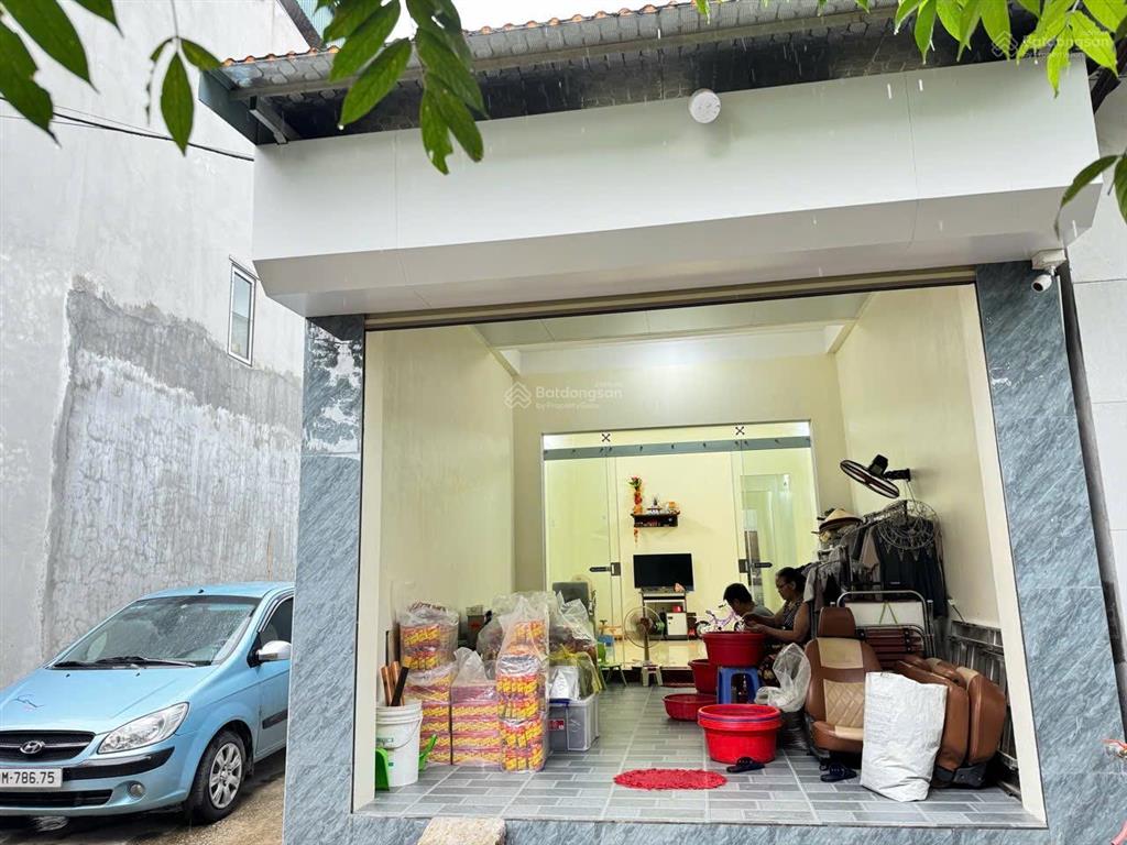 Nhỉnh 5 tỷ sở hữu ngay căn nhà 2 mặt thoáng 67m mê linh, giáp khu công nghiệp quang minh. mặt chợ