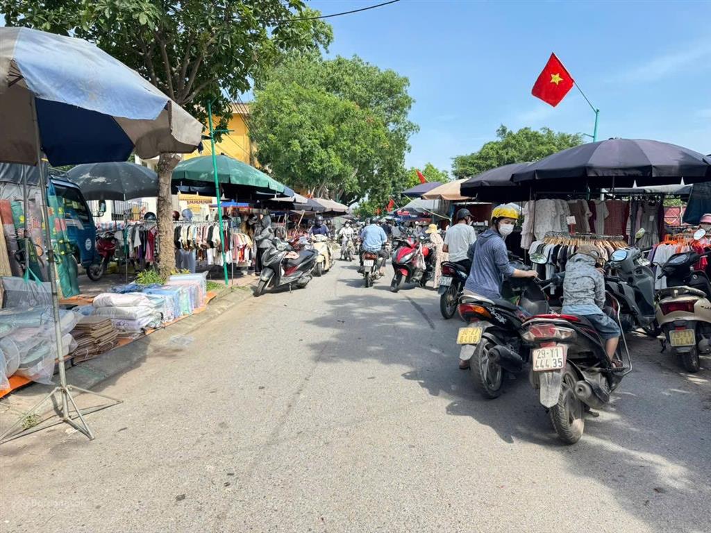 Bán gấp nhà mặt chợ kinh doanh sầm uất thị trấn chi đông, mê linh 2 mặt thoáng, ô tô tránh
