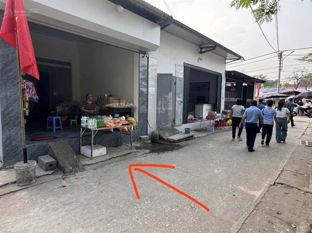 Bán gấp nhà mặt chợ kinh doanh sầm uất thị trấn chi đông, mê linh 2 mặt thoáng, ô tô tránh