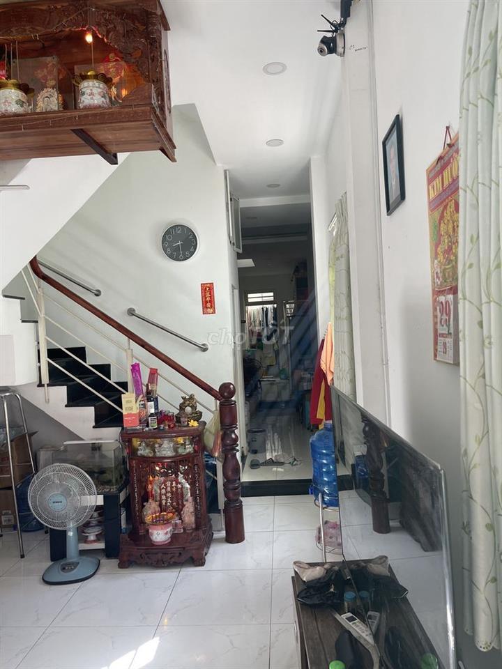 Nhà Quận 4  gần chợ 200