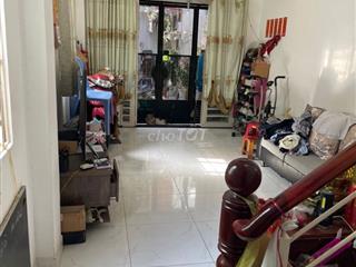 Nhà Quận 4  gần chợ 200