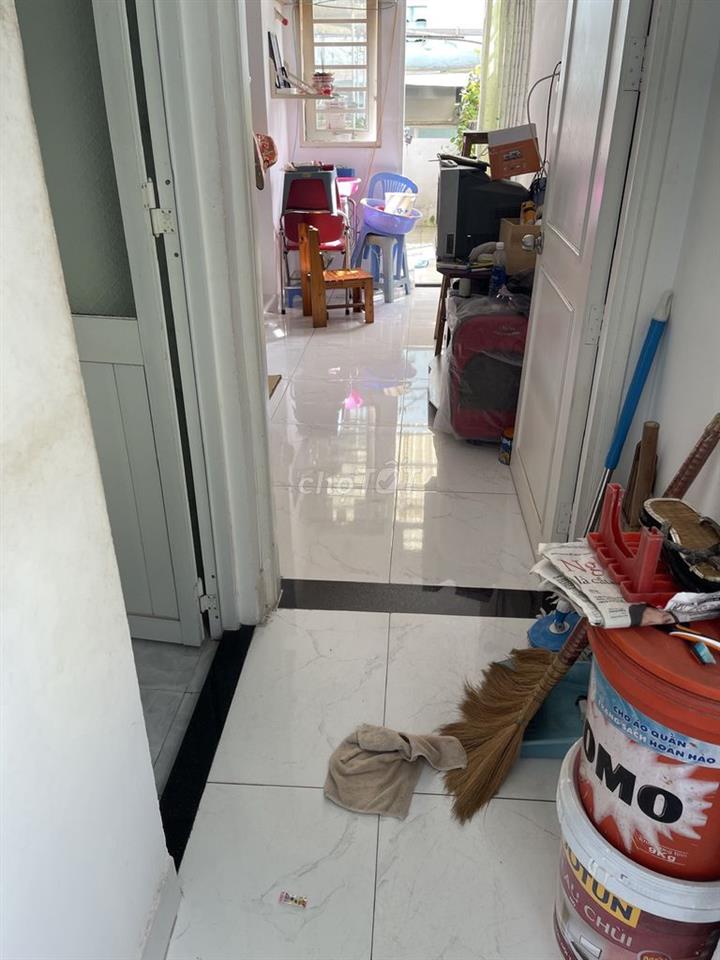 Nhà Quận 4  gần chợ 200