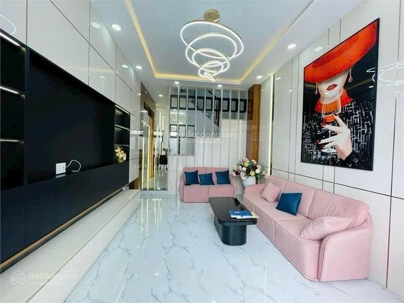 Bán nhà 3,5 tấm mặt tiền nguyễn triệu luật gần chợ bà hom