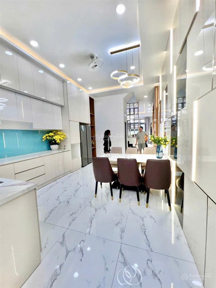 Bán nhà 3,5 tấm mặt tiền nguyễn triệu luật gần chợ bà hom
