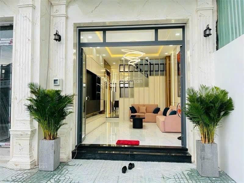 Bán nhà 3,5 tấm mặt tiền nguyễn triệu luật gần chợ bà hom