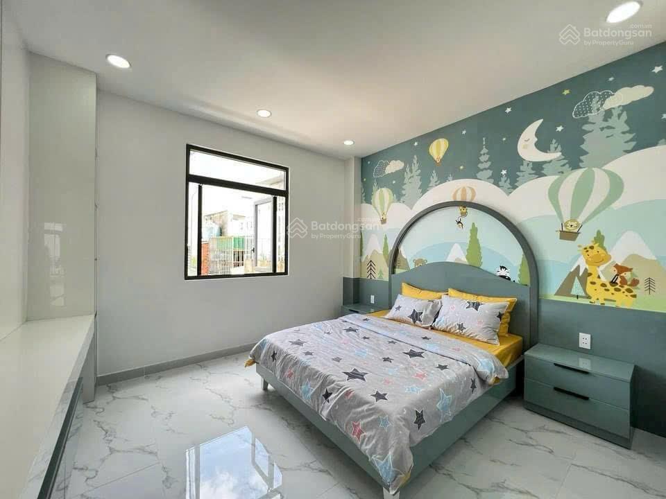 Bán nhà 3,5 tấm mặt tiền nguyễn triệu luật gần chợ bà hom
