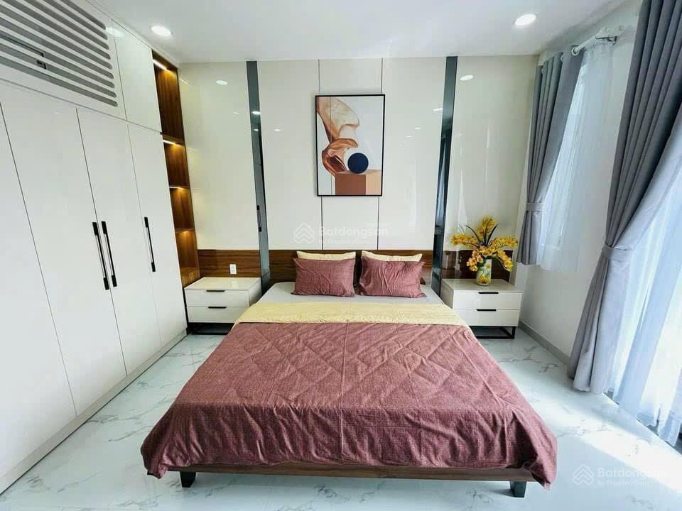 Bán nhà 3,5 tấm mặt tiền nguyễn triệu luật gần chợ bà hom