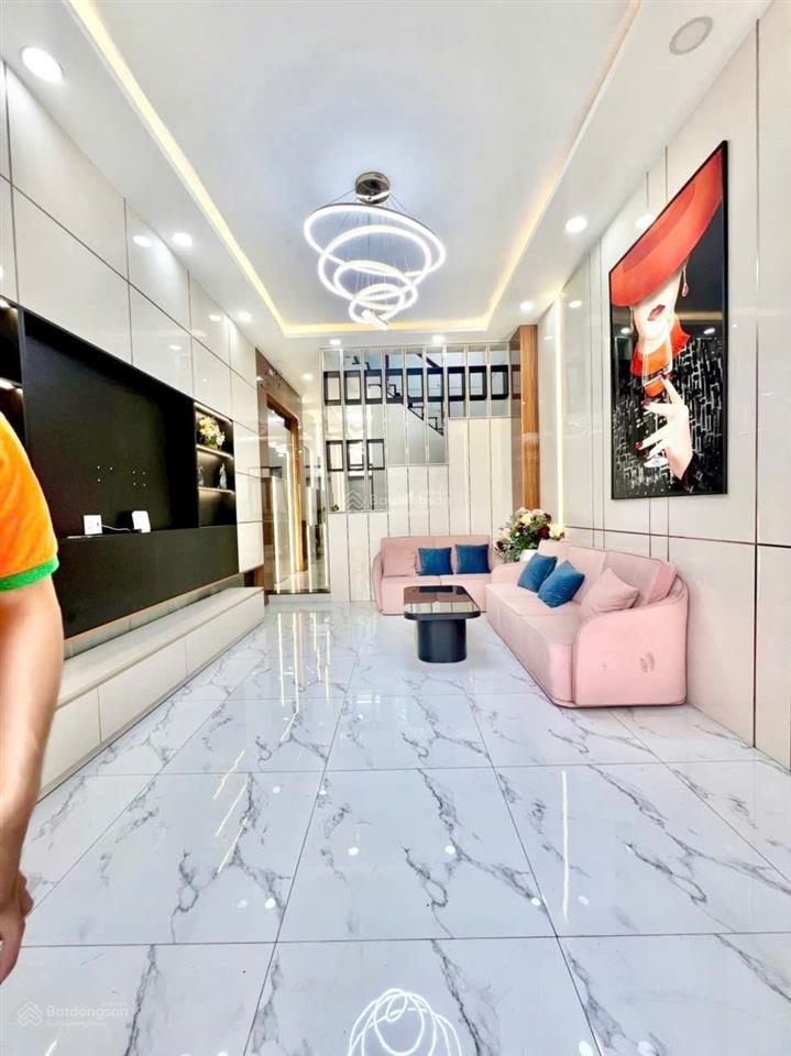 Bán nhà 3,5 tấm mặt tiền nguyễn triệu luật gần chợ bà hom