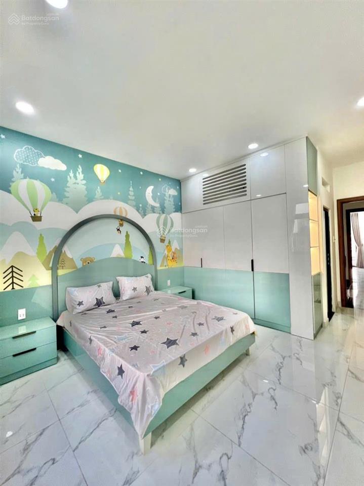 Bán nhà 3,5 tấm mặt tiền nguyễn triệu luật gần chợ bà hom