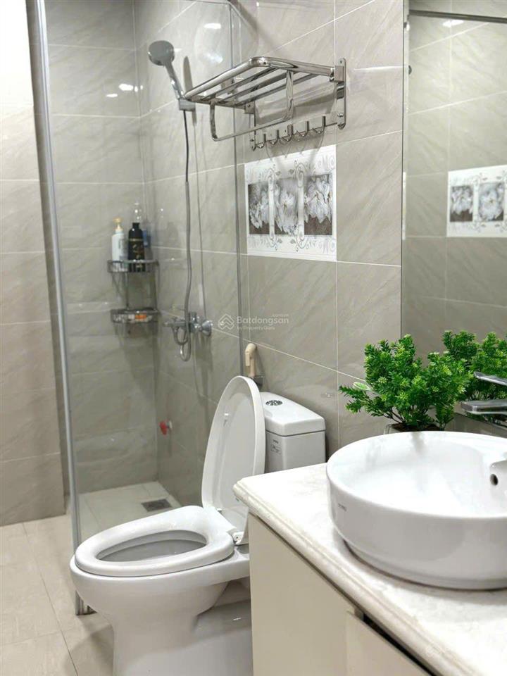 Cho thuê nhà riêng 5 tầng đã hoàn thiện đầy đủ tiện nhận nhà ngay.  0988 832 ***