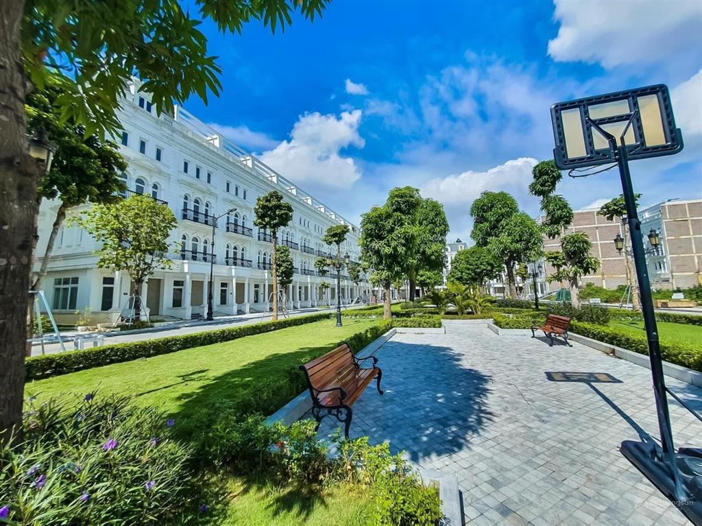 Cần bán nhanh căn lk 96m² hướng đông nam mặt sau lê quang đạo tại louiscity. giá sốc chỉ 25 tỷ