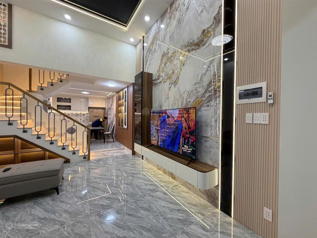 Nhà mới hẻm thông xe hơi hoàng bật đạt 4x11m, 3pn + phòng thờ, giá 7.5 tỷ, hh 1%