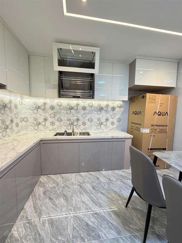 Nhà mới hẻm thông xe hơi hoàng bật đạt 4x11m, 4pn + phòng thờ, giá 7,35 tỷ thương lượng
