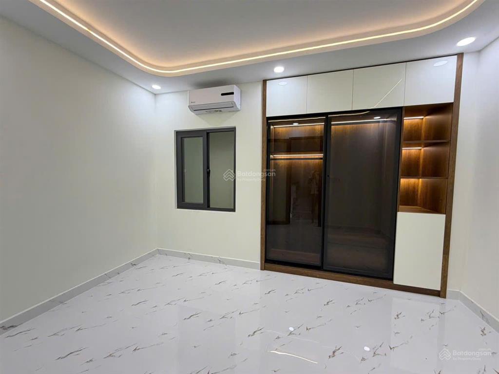 Nhà mới hẻm thông xe hơi hoàng bật đạt 4x11m, 4pn + phòng thờ, giá 7,35 tỷ thương lượng