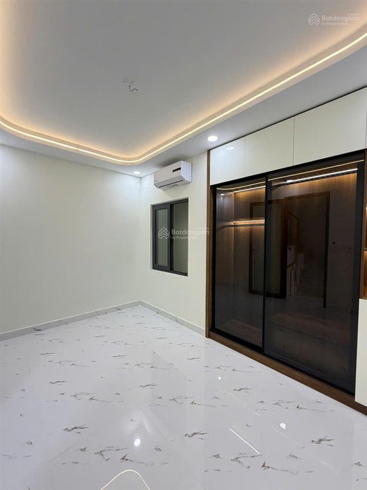Nhà mới hẻm thông xe hơi hoàng bật đạt 4x11m, 4pn + phòng thờ, giá 7,35 tỷ thương lượng