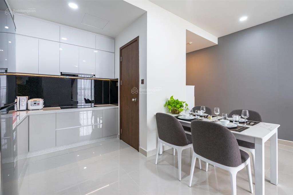 Cần bán gấp cam kết rẻ nhất saigon royal 2pn  2wc  88m2 đầy đủ nội thất giá chỉ 12tỷ 0931 337 ***
