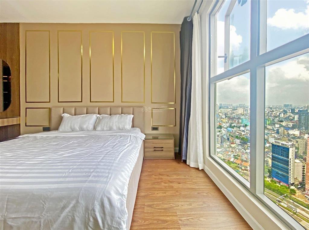 Bán cực lỗ ch saigon royal 80m2  2pn  2wc full nội thất view thoáng mát giá chỉ 9tỷ  0931 337 ***