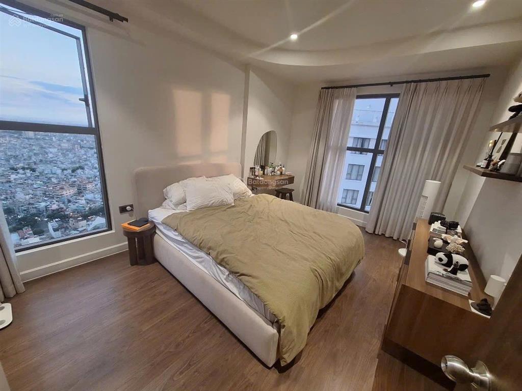 Cần bán gấp ch saigon royal 2pn  2wc  81m2 full nt  view thoáng mát giá chỉ 9 tỷ  0931 337 ***