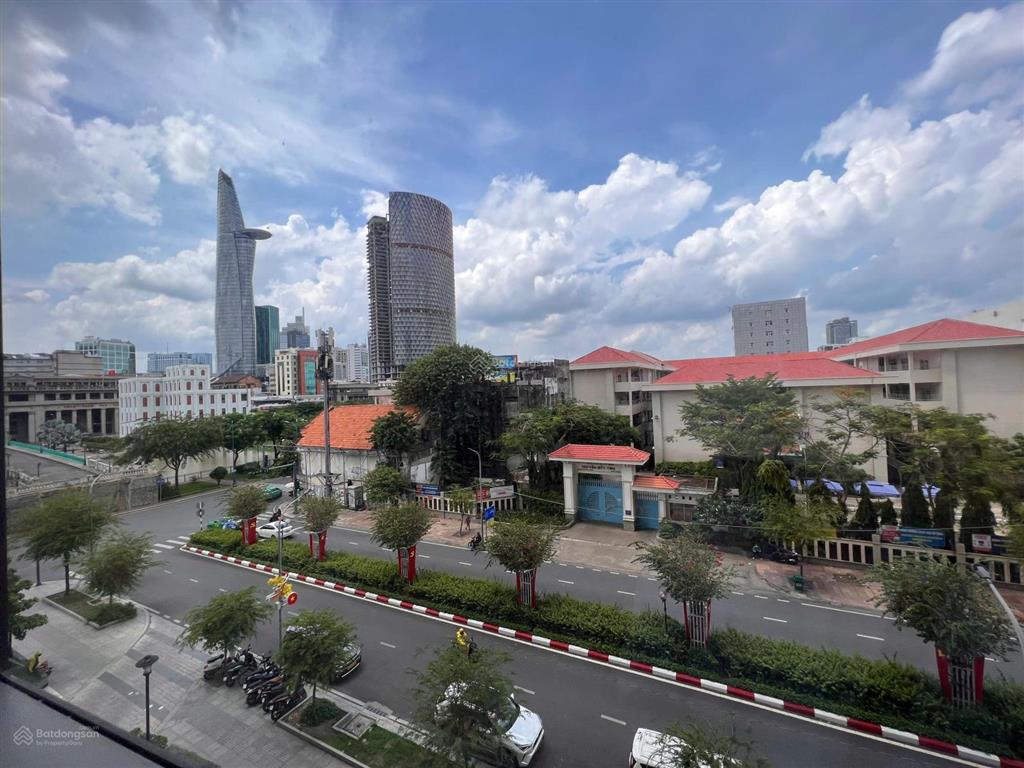 Rẻ nhất thị trường ! căn hộ 1pn 1wc 43m2 saigon royal chỉ 5,8 tỷ view bitexco cực đẹp  0931 337 ***