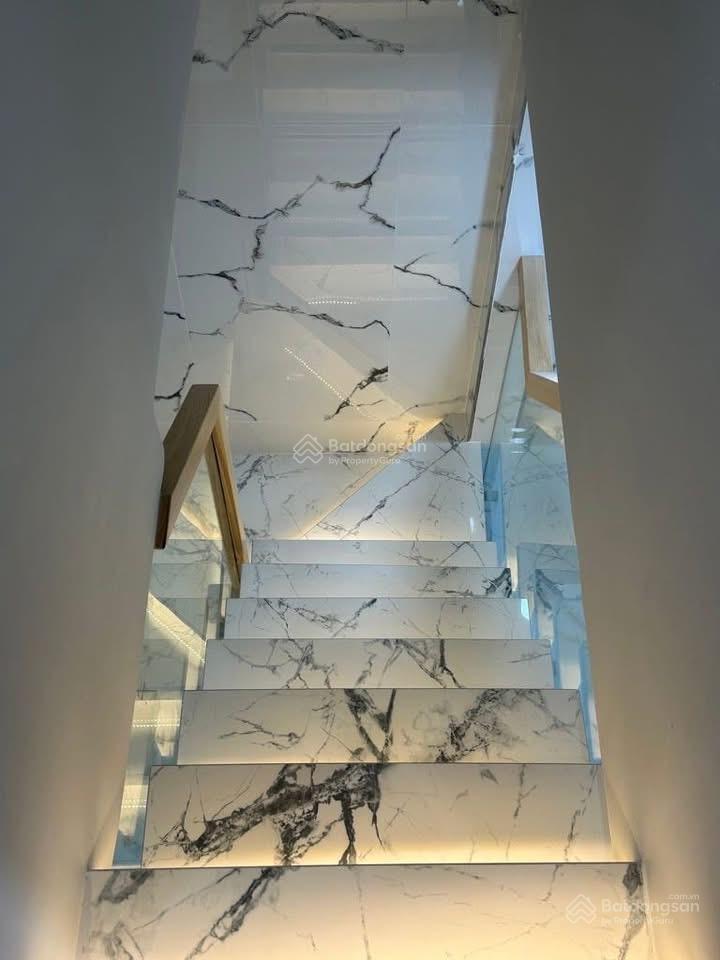 Chỉ 3tỷ65  nhà đẹp  khu hoàng việt  phường 4  tân bình  dt/ 3.5 x 6.5m 2 tầng  3 phòng ngủ