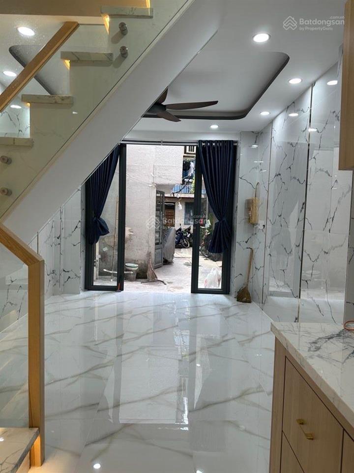 Chỉ 3tỷ65  nhà đẹp  khu hoàng việt  phường 4  tân bình  dt/ 3.5 x 6.5m 2 tầng  3 phòng ngủ