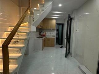 Cách mạng tháng tám  3tỷ1 2 tầng 2pn  ở ngay  sát hẻm xe hơi thông
quận 10, sát quận 1, tân b