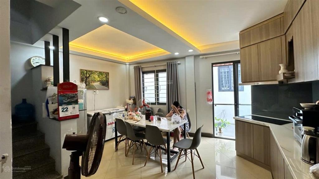 Quận 3 nhà 5 tầng btct 3pn trần quang diệu lê văn sỹ chỉ nhỉnh 6 tỷ