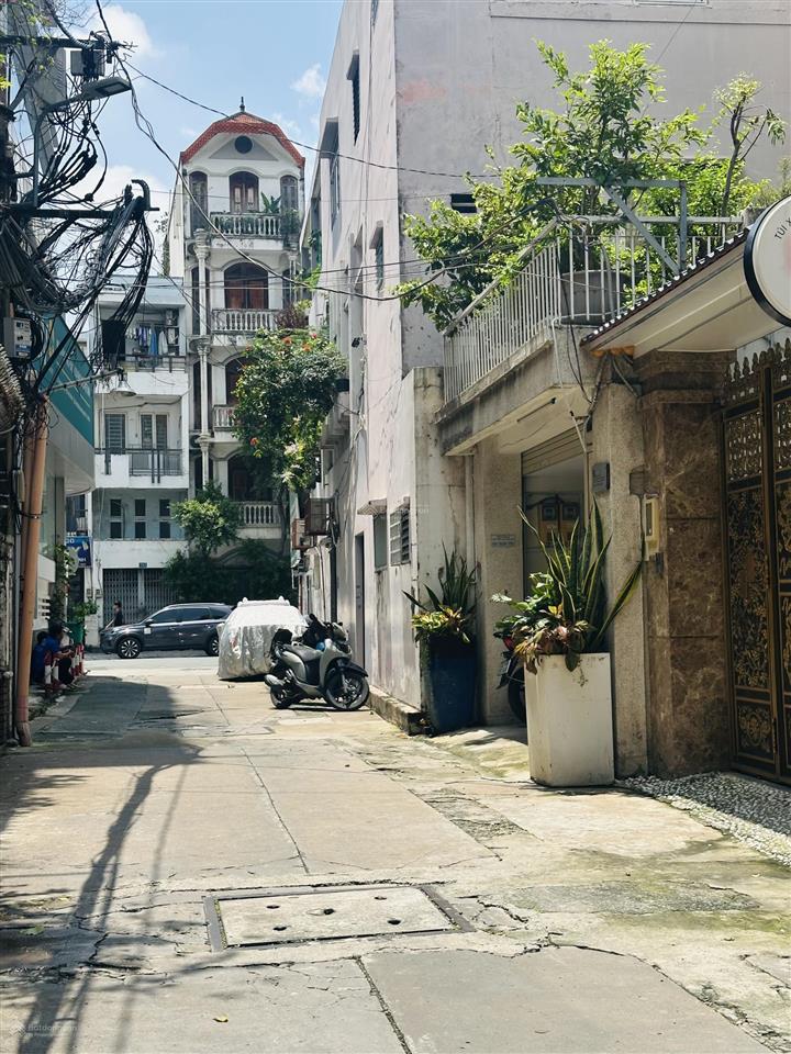 Hàng hiếm phú nhuận sát hẻm xe hơi nở hậu tài lộc  56m² 3 tầng 5pn  huỳnh văn bánh