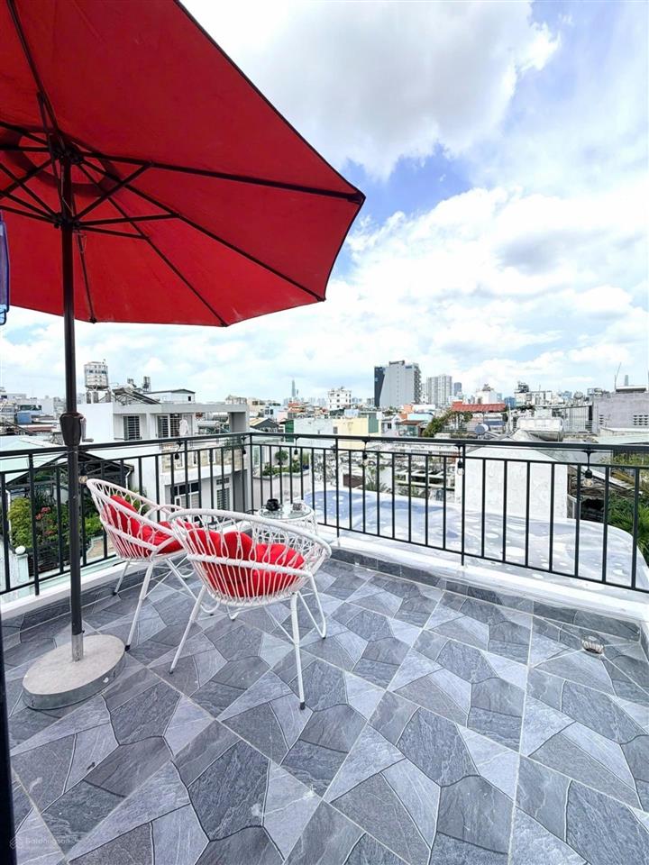 Huỳnh văn bánh phú nhuận hơn 5 tỷ
4 tầng 3pn 4wc nhà mới ở ngay