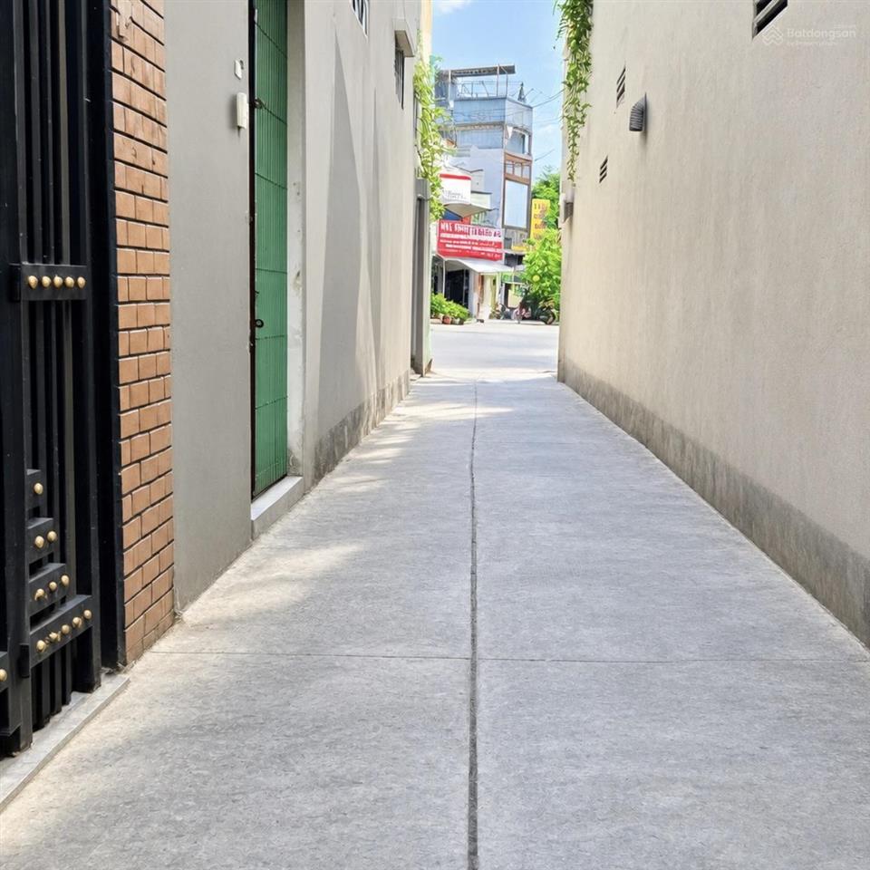 Huỳnh văn bánh phú nhuận hơn 5 tỷ
4 tầng 3pn 4wc nhà mới ở ngay