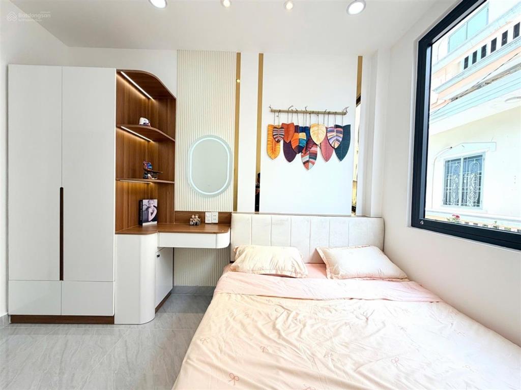 Bán nhà huỳnh văn bánh phú nhuận  chỉ hơn 5 tỷ  4 tầng  3pn  4wc
