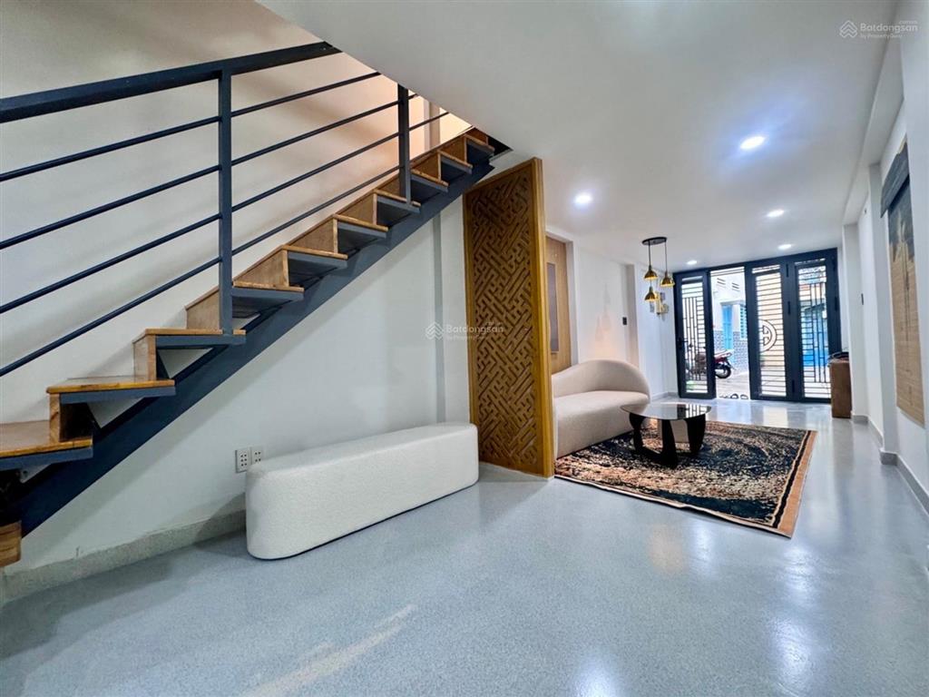 Siêu phẩm phạm văn hai 3 tầng gần 40m 3pn sổ nở hậu  nhỉnh 5 tỷ