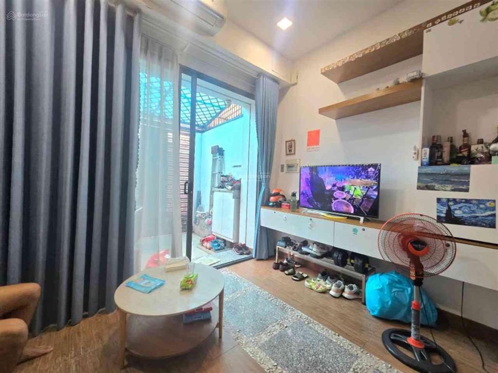 Phạm văn hai hẻm xe hơi thông 4 tầng btct sát lê văn sỹ  nhỉnh 9 tỷ