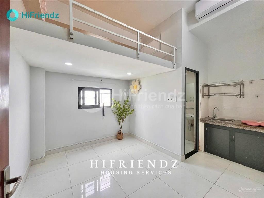 Phòng gác lửng có cửa sổ nhỏ thoáng full đầy đủ nội thất mặt tiền lâm văn bền quận 7 cho nuôi mèo